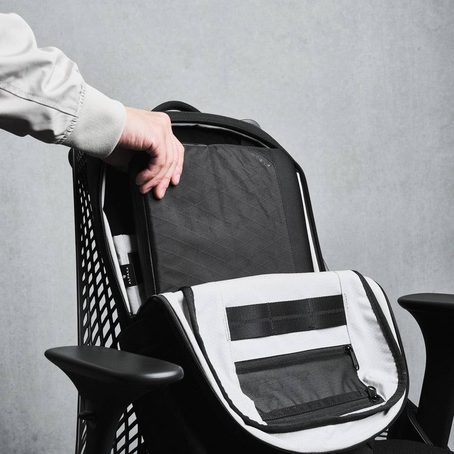 Elements Laptop Sleeve - Black VX42 for 14 Inch - Image 11