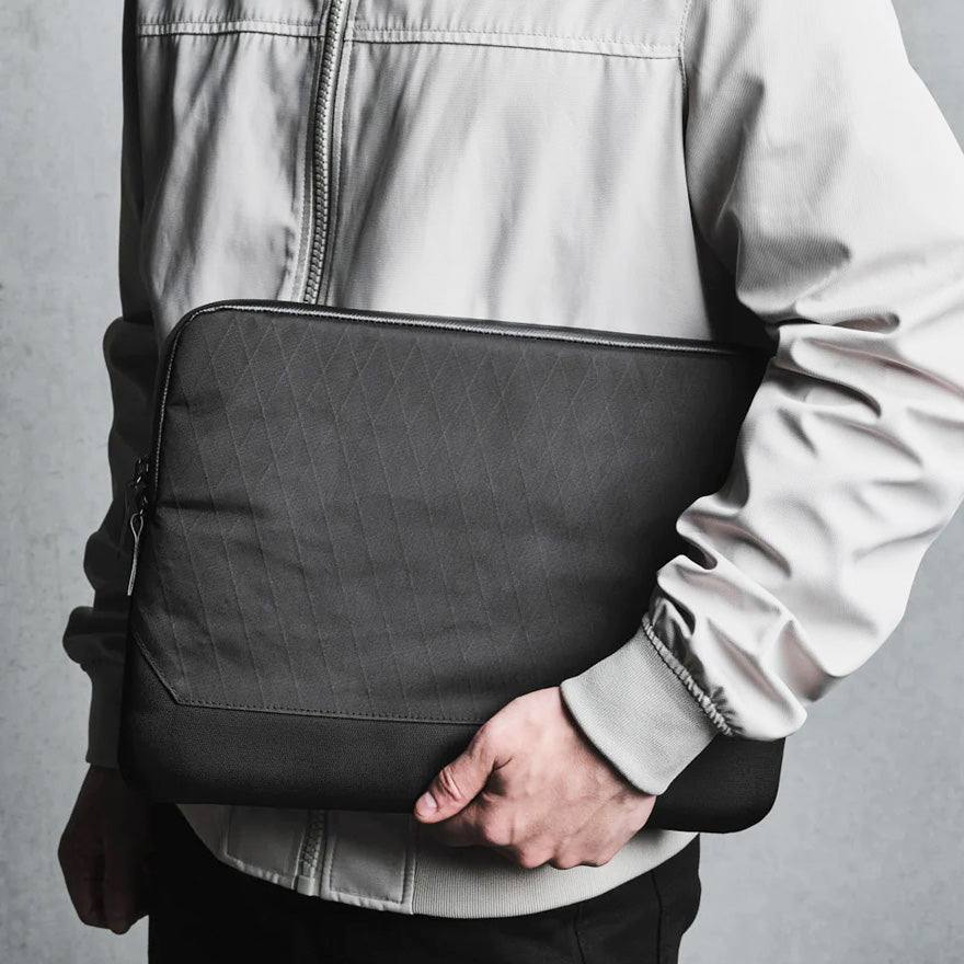 Elements Laptop Sleeve - Black VX42 for 14 Inch - Image 3