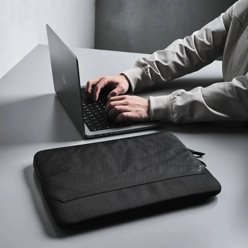 Elements Laptop Sleeve - Black VX42 for 14 Inch - Image 7