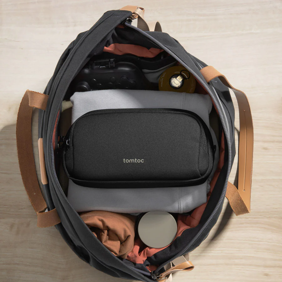 Light T12 Accessory Pouch Medium - Black - Image 12