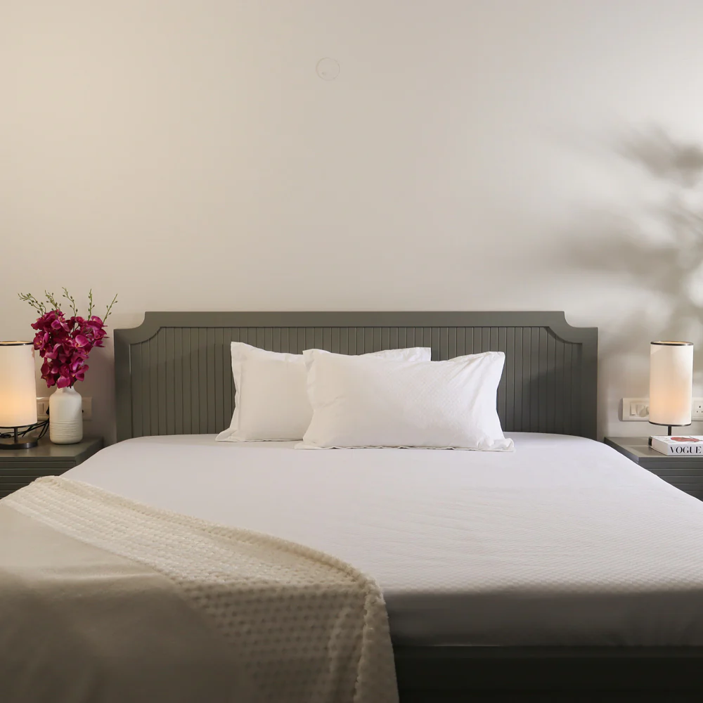 Maison Checks King Size Cotton Bedsheet Set - Ivory - Image 4