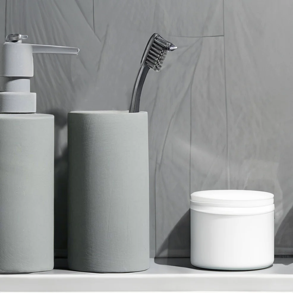 Solo Toothbrush Tumbler - Grey - Image 4