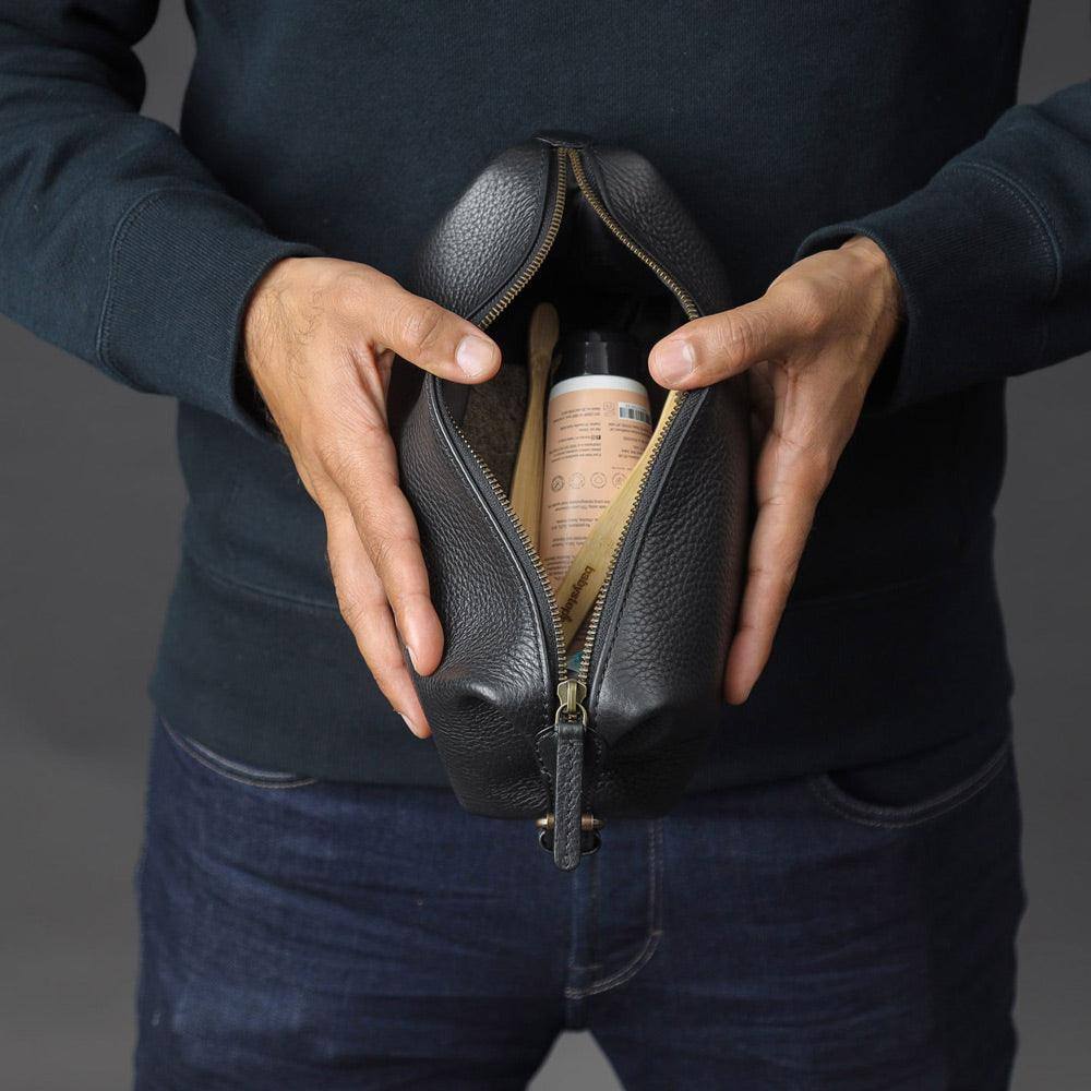 Tokyo Leather Toilet Bag - Black - Image 6